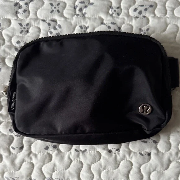 Lululemon Athletica Black Crossbody Bag - Picture 1 of 3